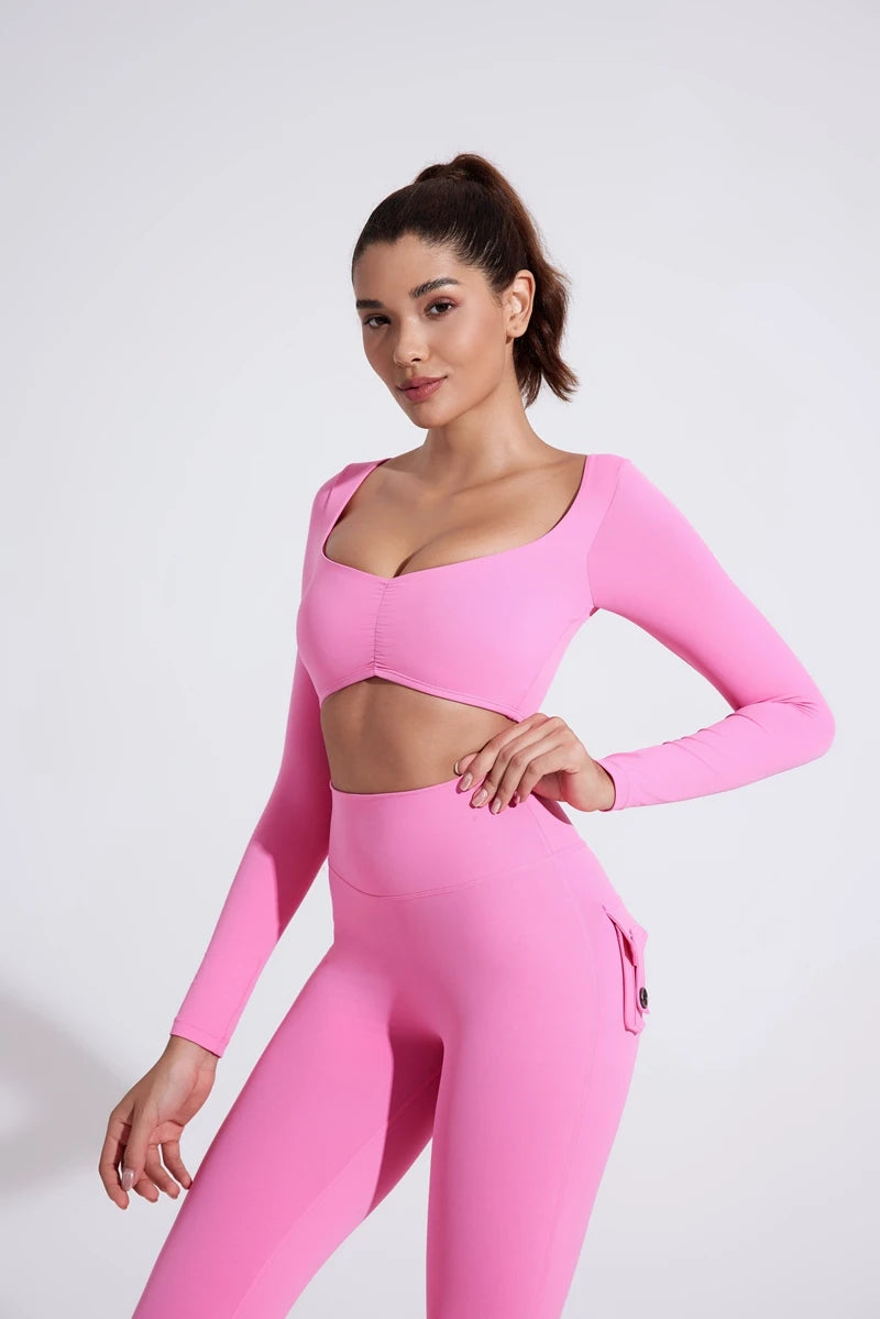 Long sleeved T-shirt tight pleated sports top
